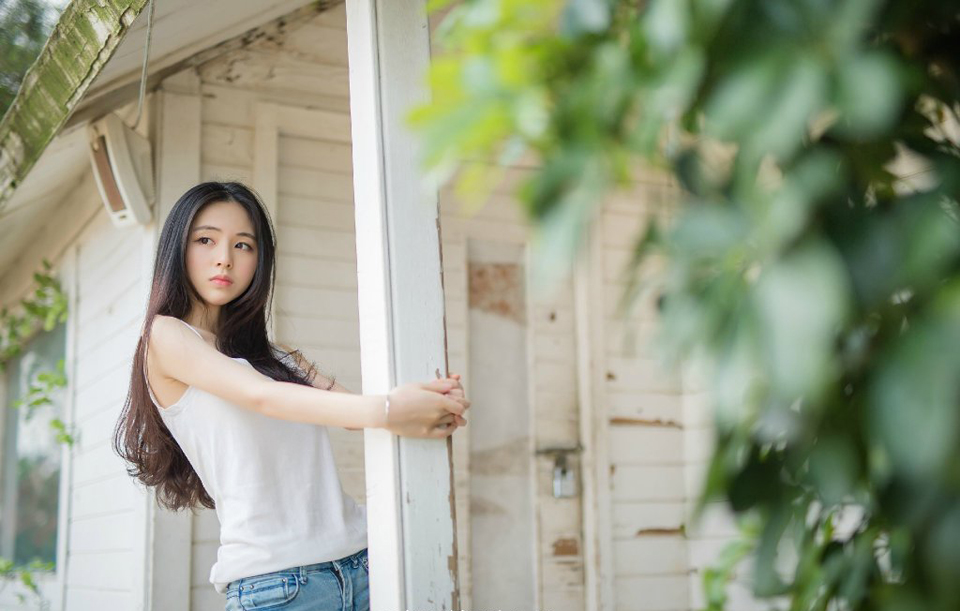 瘦子在叫嚣着减肥学霸在抱怨自己又考砸了土豪在皱着眉头哭穷生活就是这般虚伪！